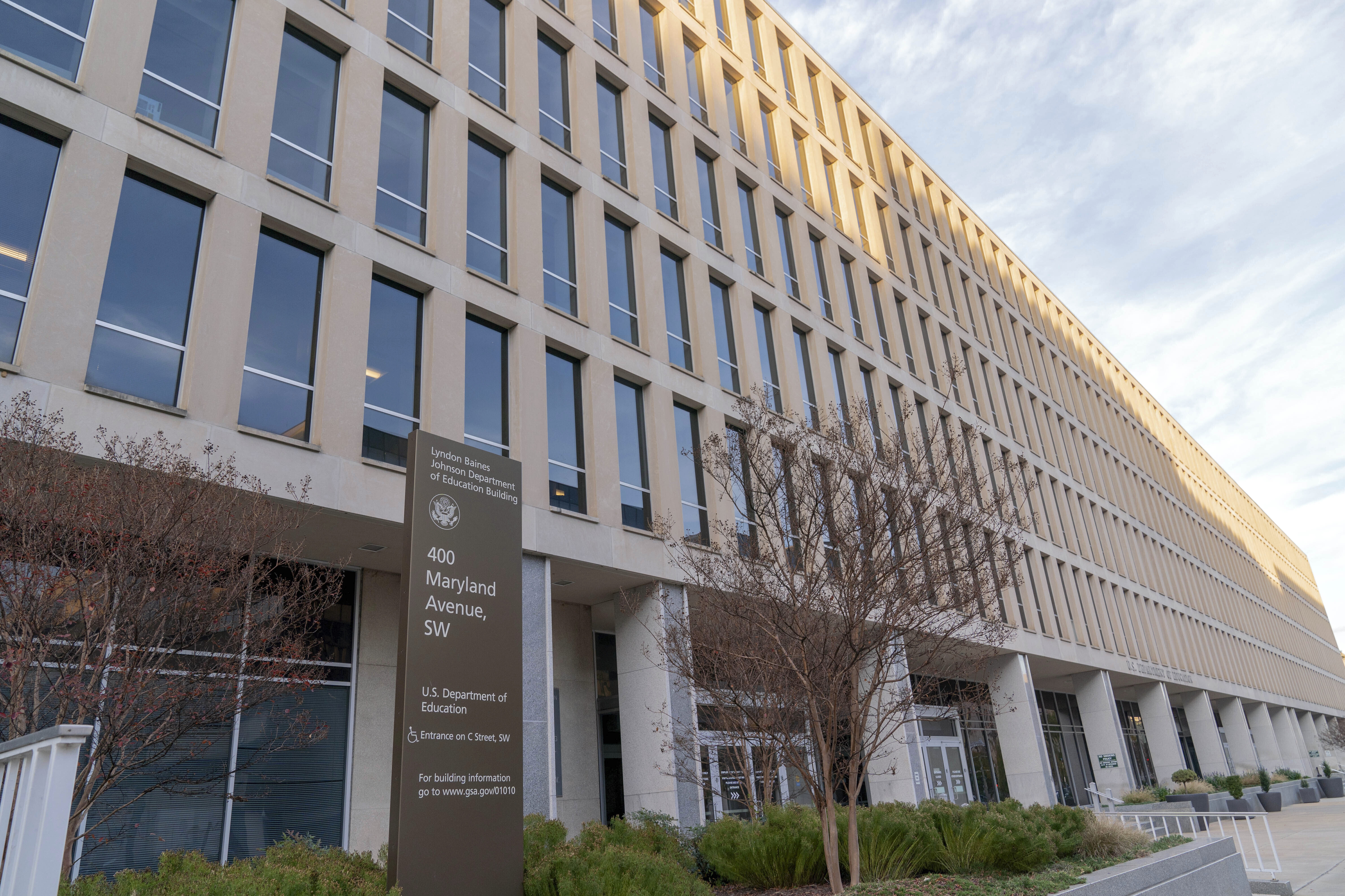 Should the Department of Education be dissolved?