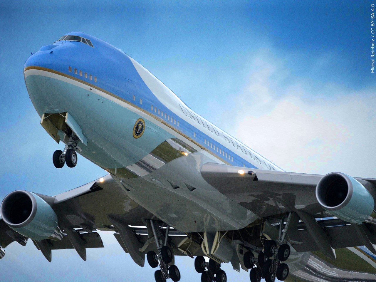 Was accepting a Qatari plane to replace Air Force One the right thing to do?