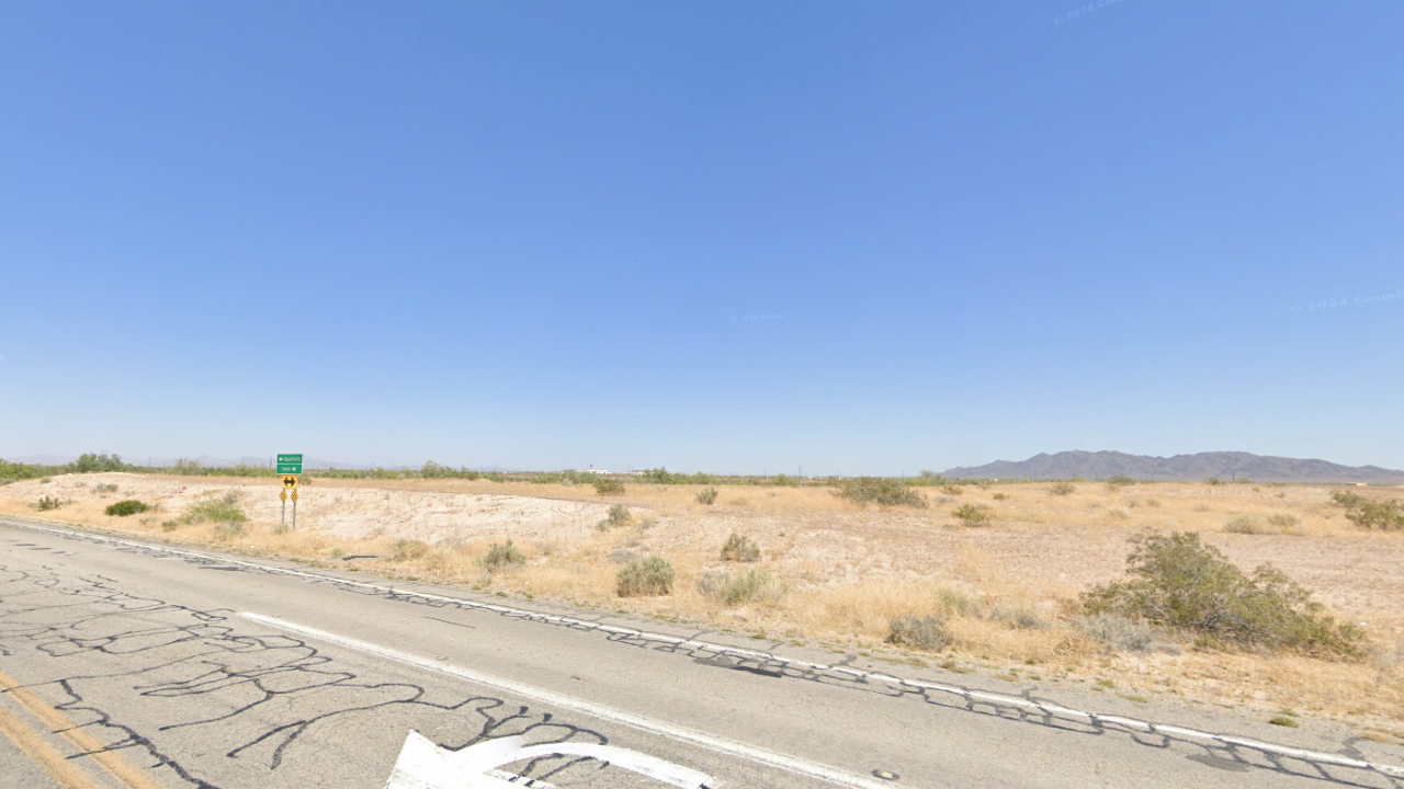 Do you think a visitor center should be built near Highway 95 and Lake Martinez Road?
