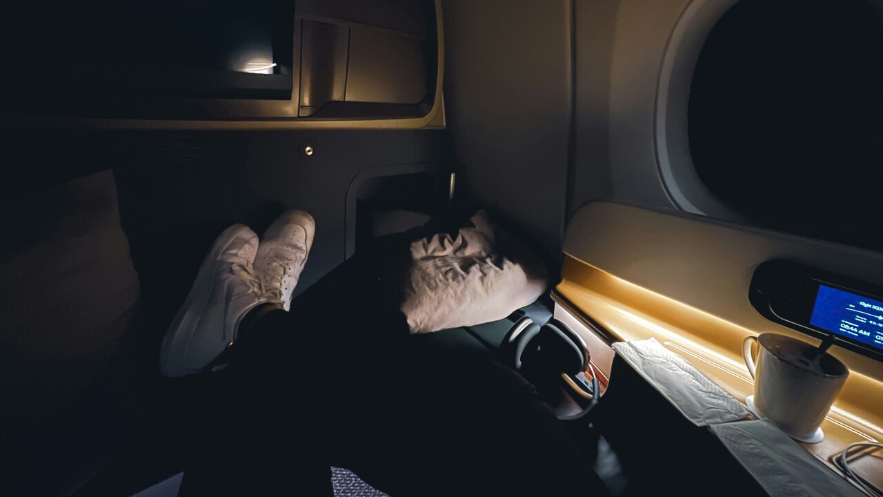 Can you sleep aboard an airplane?