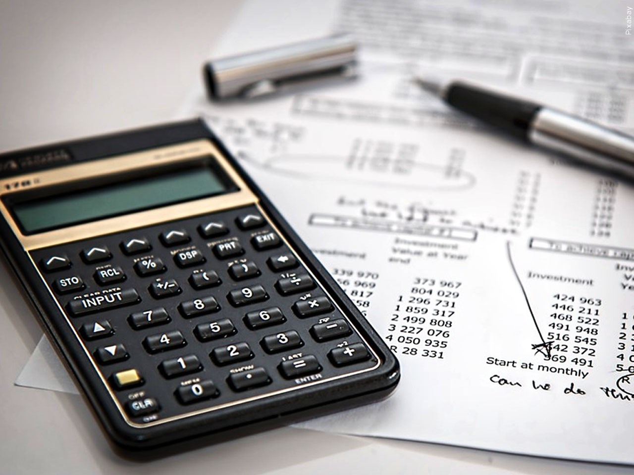 Whose Missouri income tax plan is better?