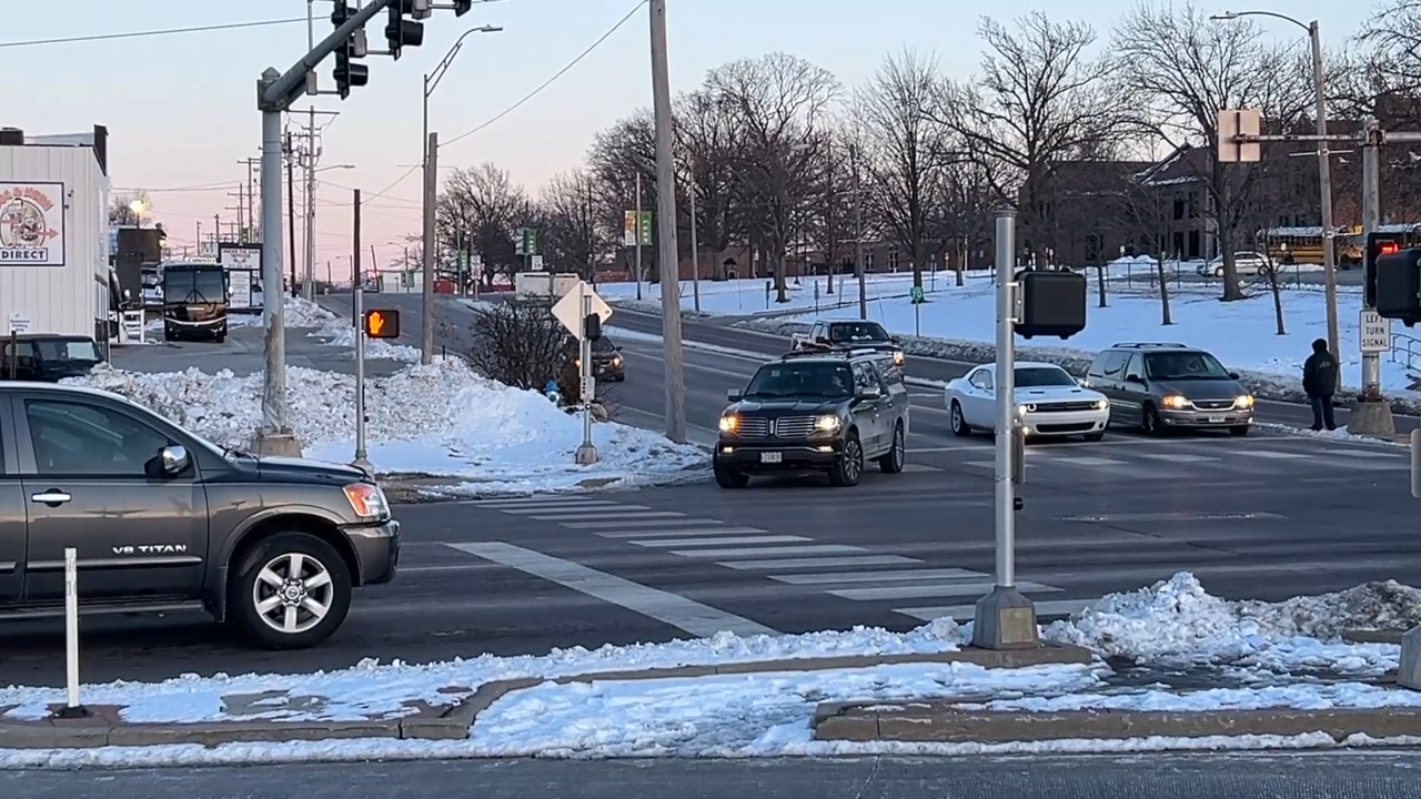 Should the Columbia City Council approve an ordinance to keep people off medians?