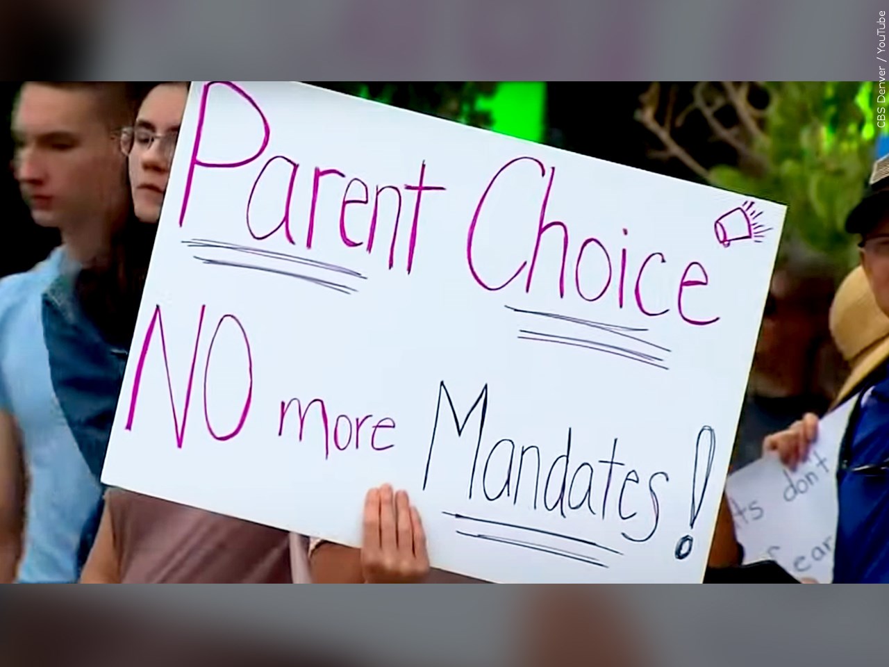 Should the federal government investigate states' school mask mandate decisions?