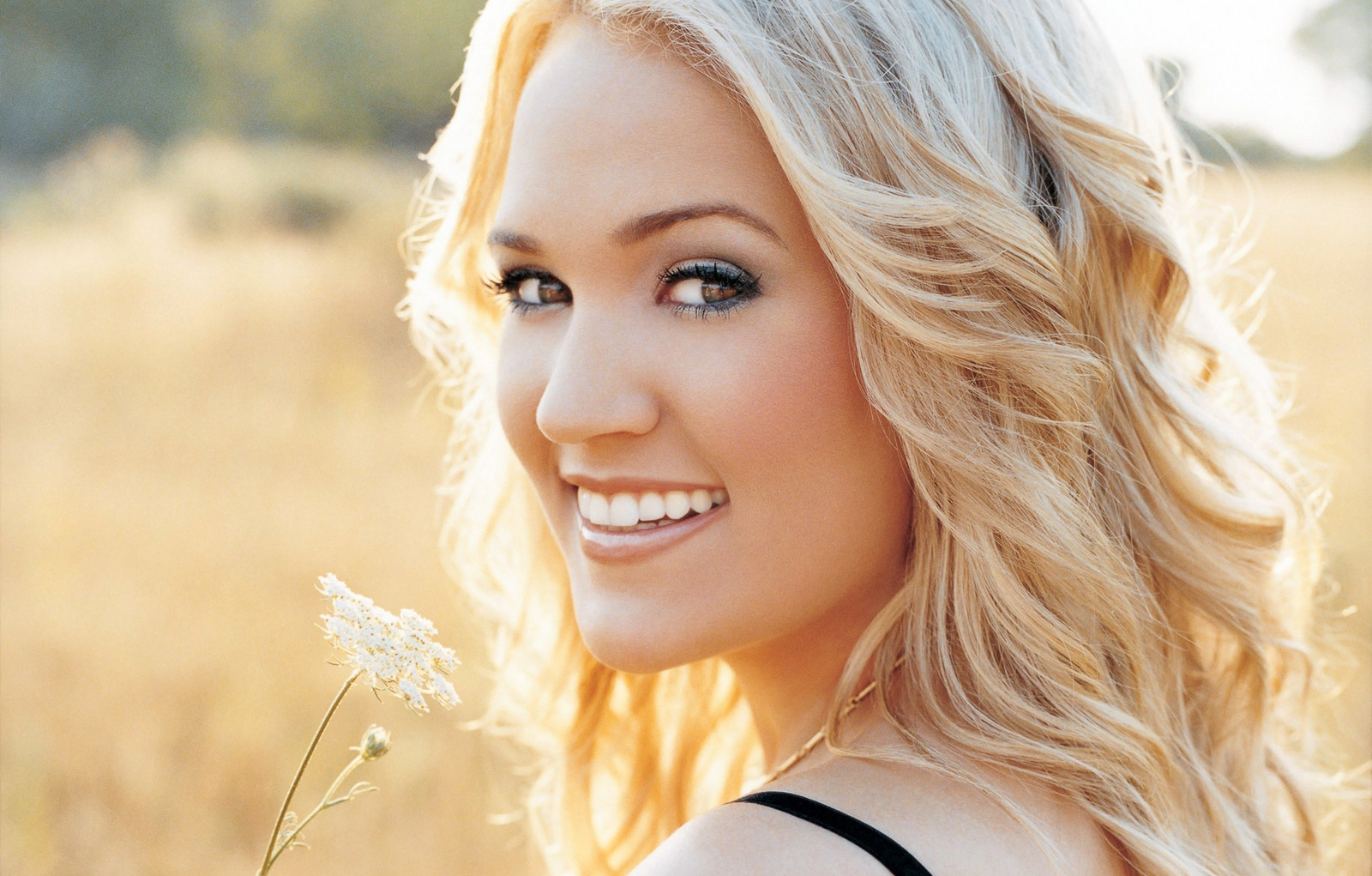 Which ACM-nominated female vocalist do you like better?