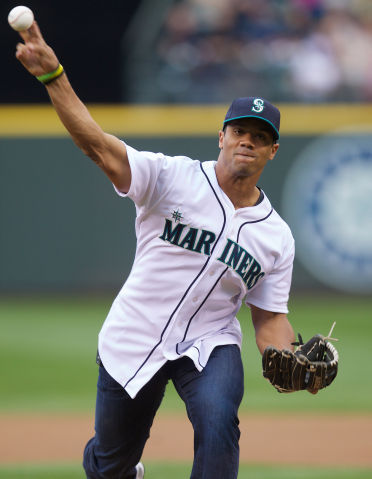 Should Russell Wilson quit football and play baseball?