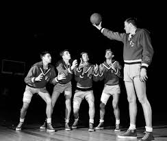 KU BASKETBALL GREATS Round 2
